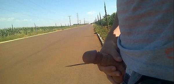  Punheta e gozada na rua - Wank and cumshot on the street